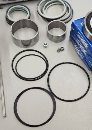 Seal kit including safety clip